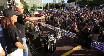 Caiado leva mensagem de fé e união à 5ª Marcha para Jesus